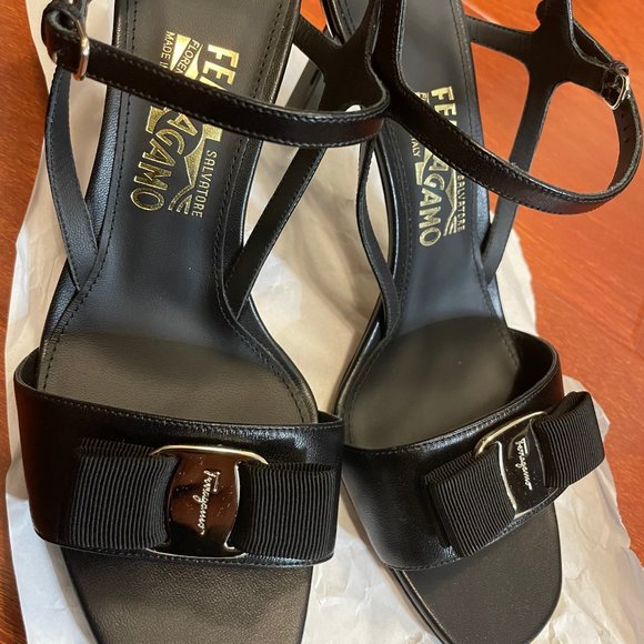 Ferragamo Gabriela Vara Bow Ankle Strap High Heel Sandals - Picture 2 of 9